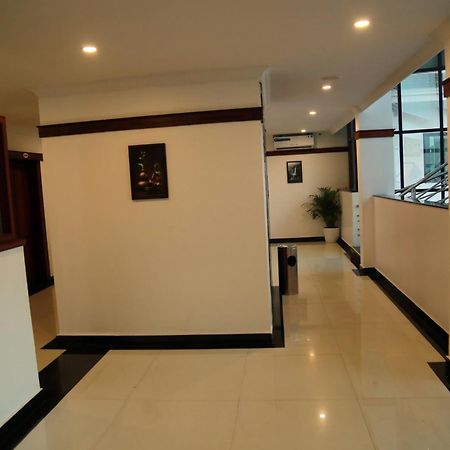 Hotel Savera Park Thrissur Esterno foto