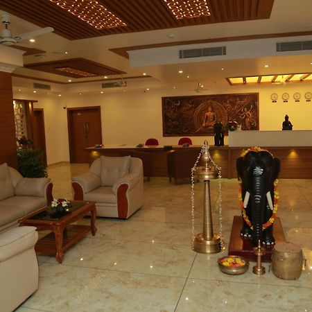 Hotel Savera Park Thrissur Esterno foto