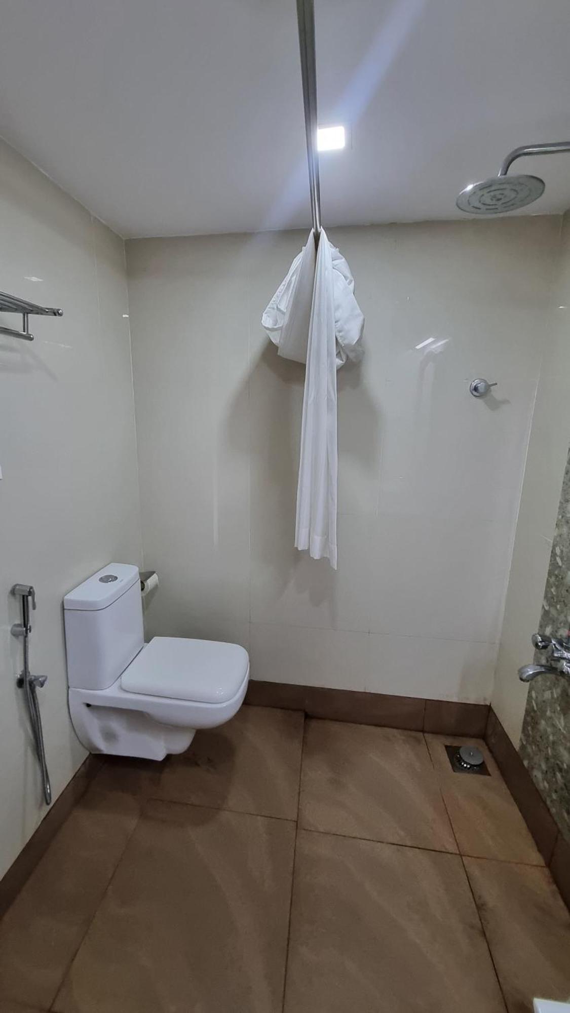 Hotel Savera Park Thrissur Esterno foto