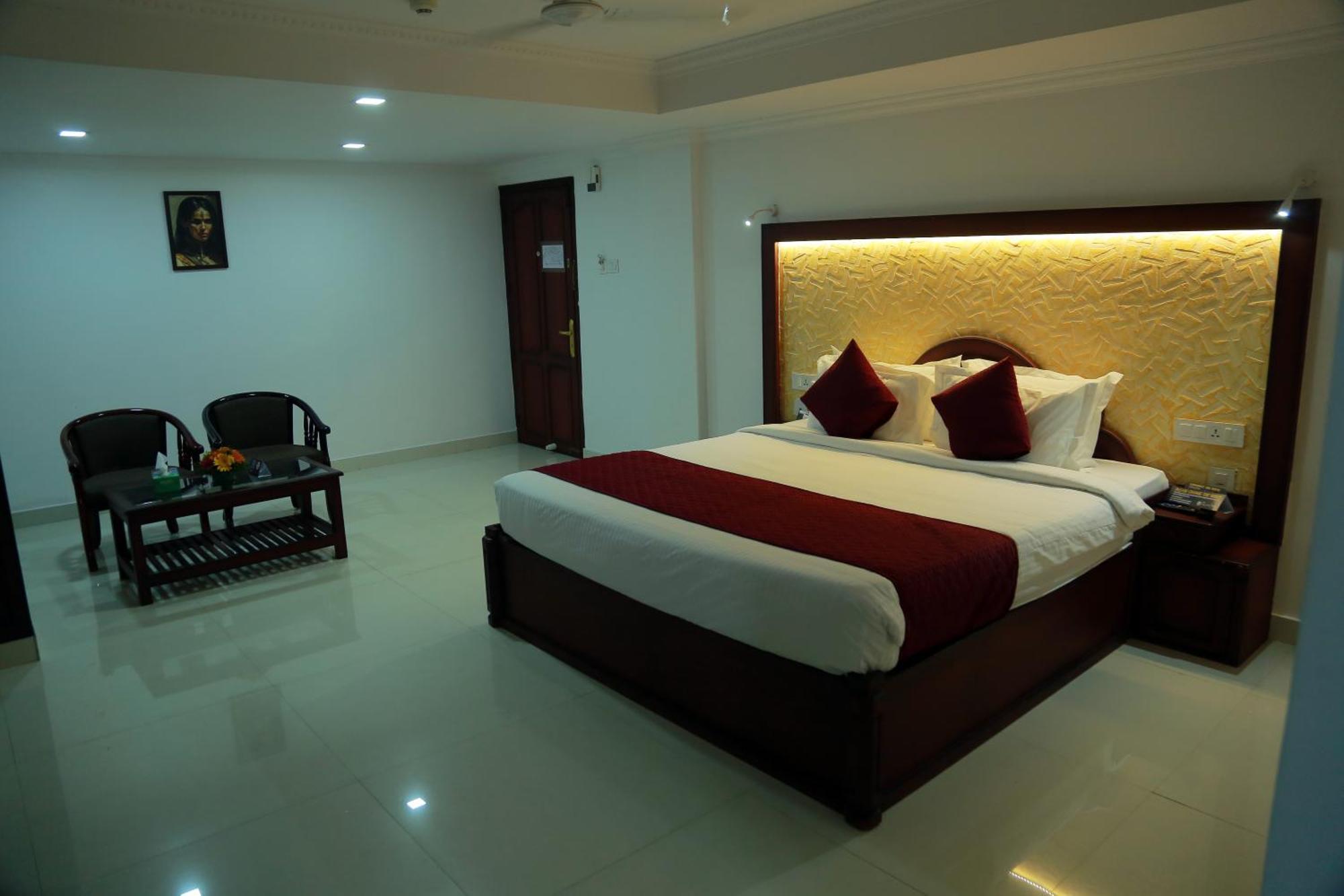 Hotel Savera Park Thrissur Esterno foto