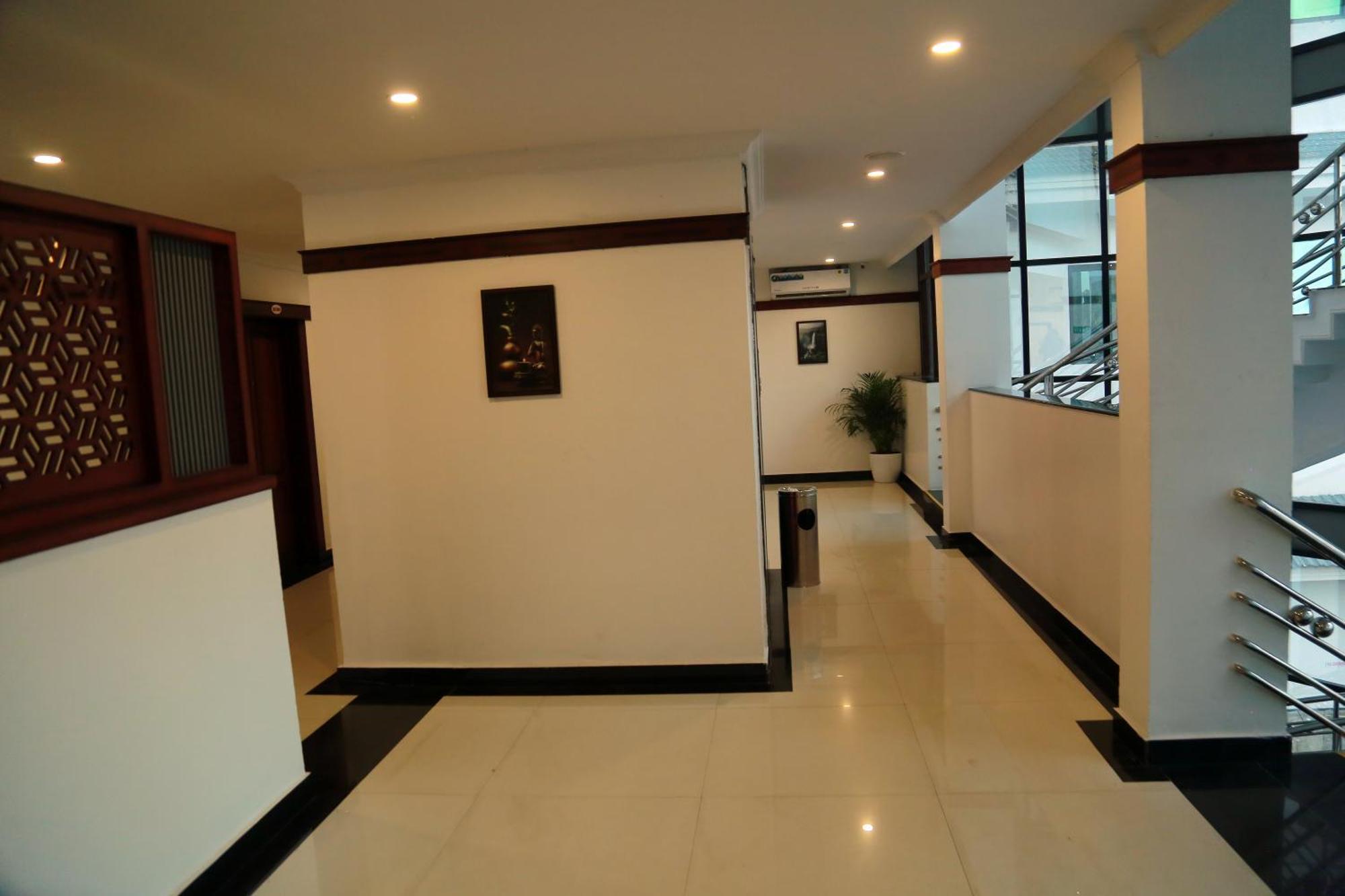 Hotel Savera Park Thrissur Esterno foto