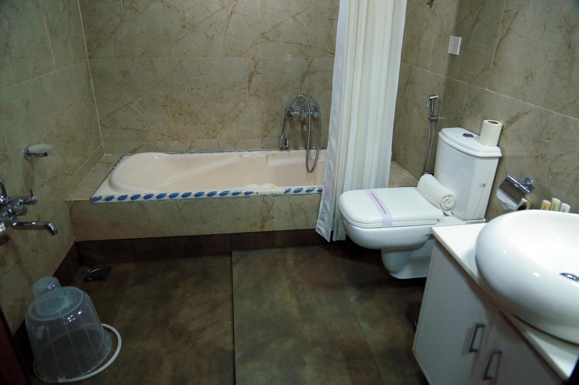 Hotel Savera Park Thrissur Esterno foto