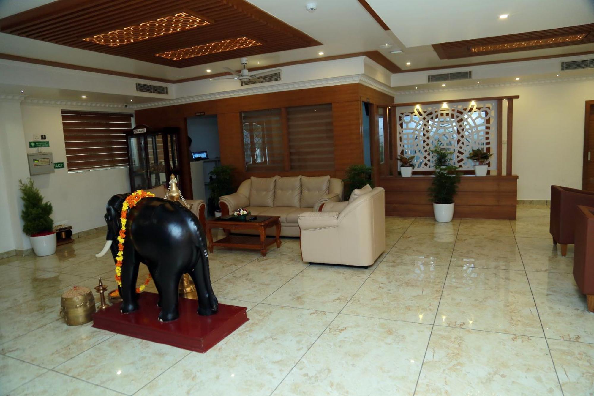Hotel Savera Park Thrissur Esterno foto