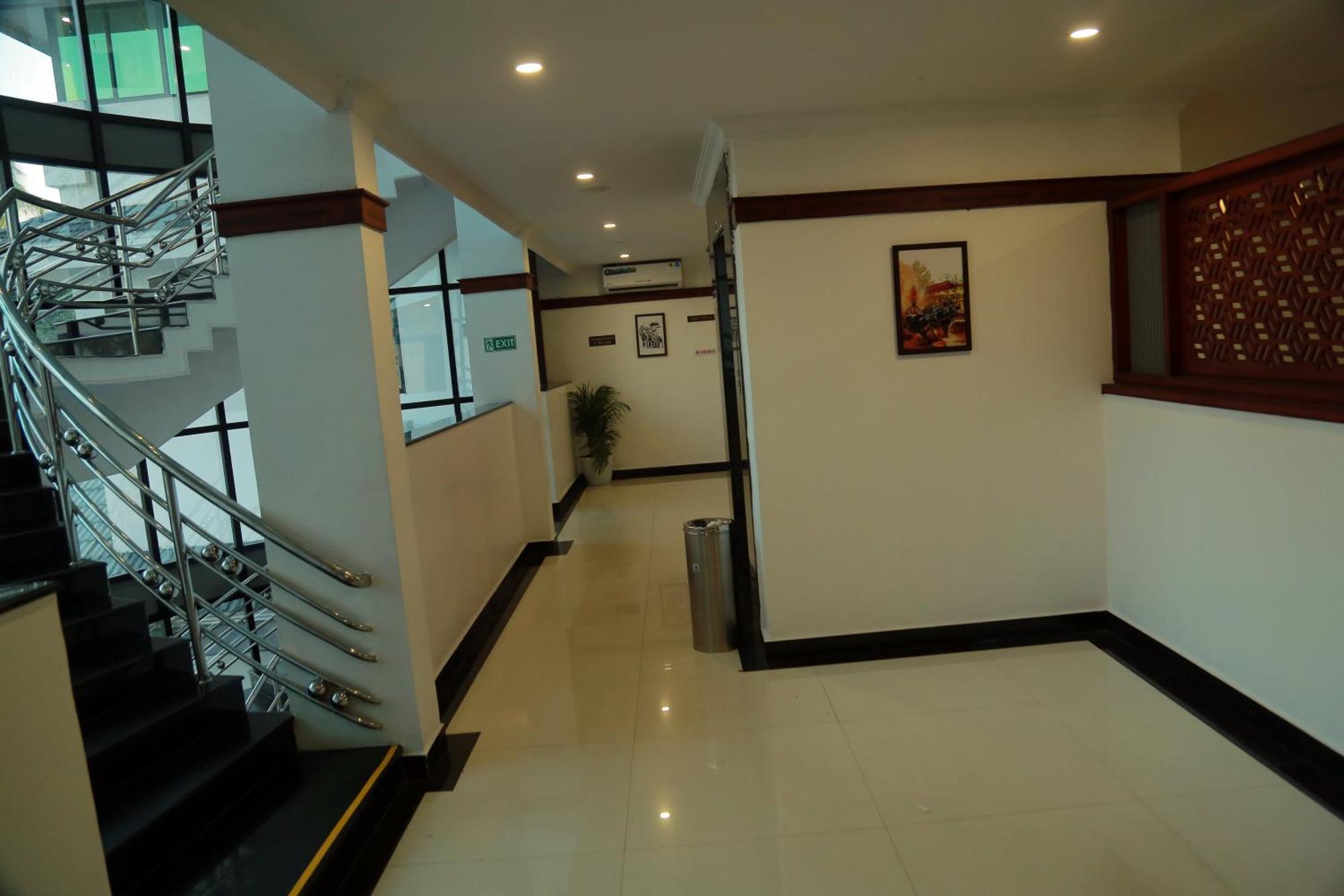 Hotel Savera Park Thrissur Esterno foto