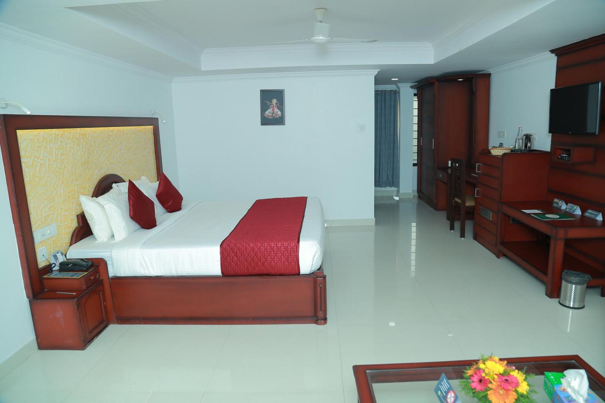 Hotel Savera Park Thrissur Esterno foto