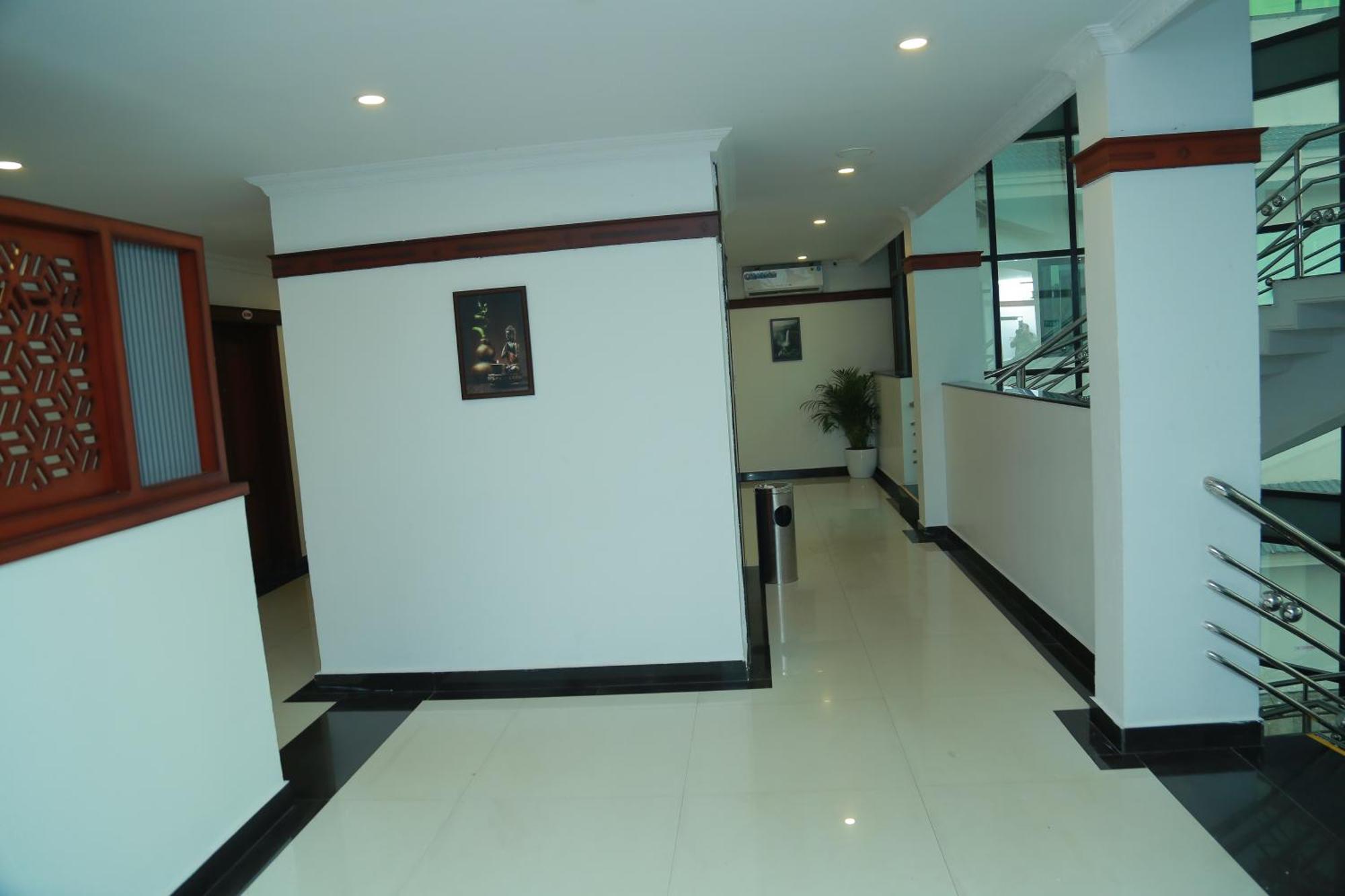 Hotel Savera Park Thrissur Esterno foto