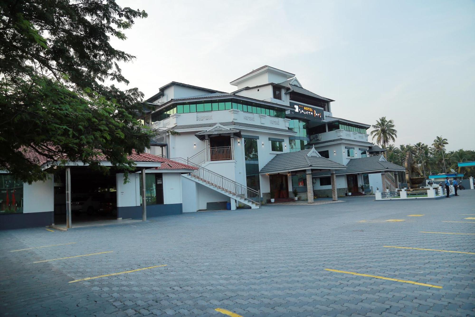 Hotel Savera Park Thrissur Esterno foto
