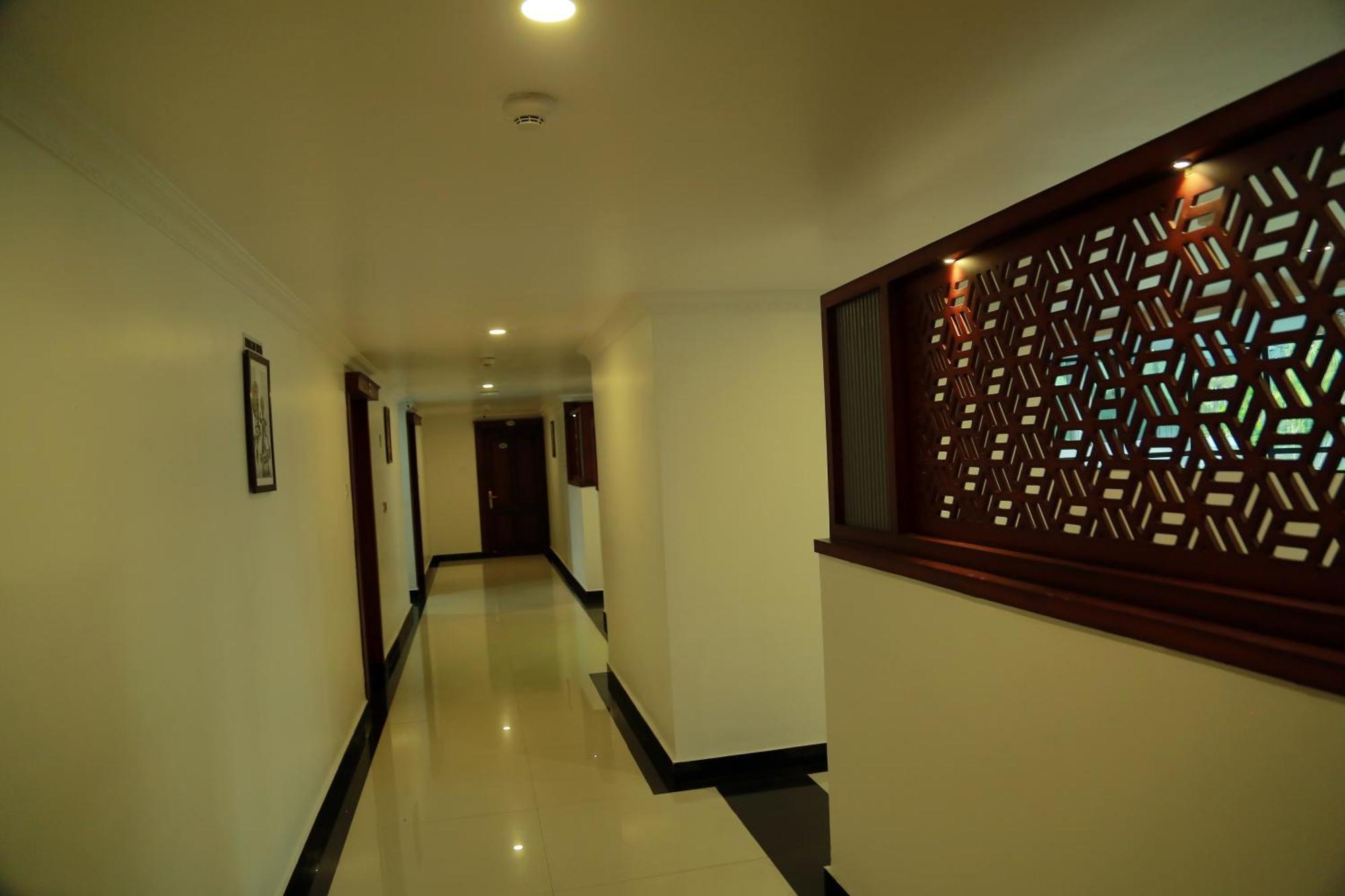 Hotel Savera Park Thrissur Esterno foto