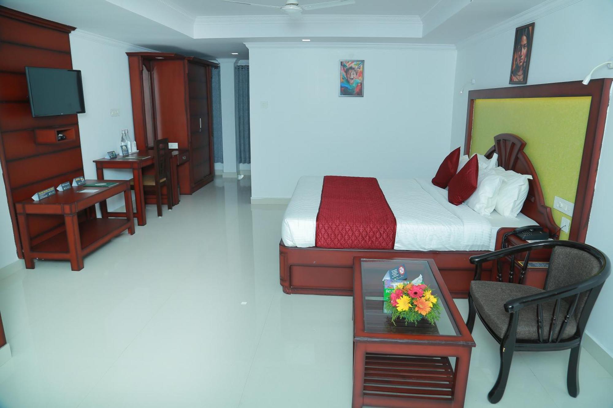 Hotel Savera Park Thrissur Esterno foto