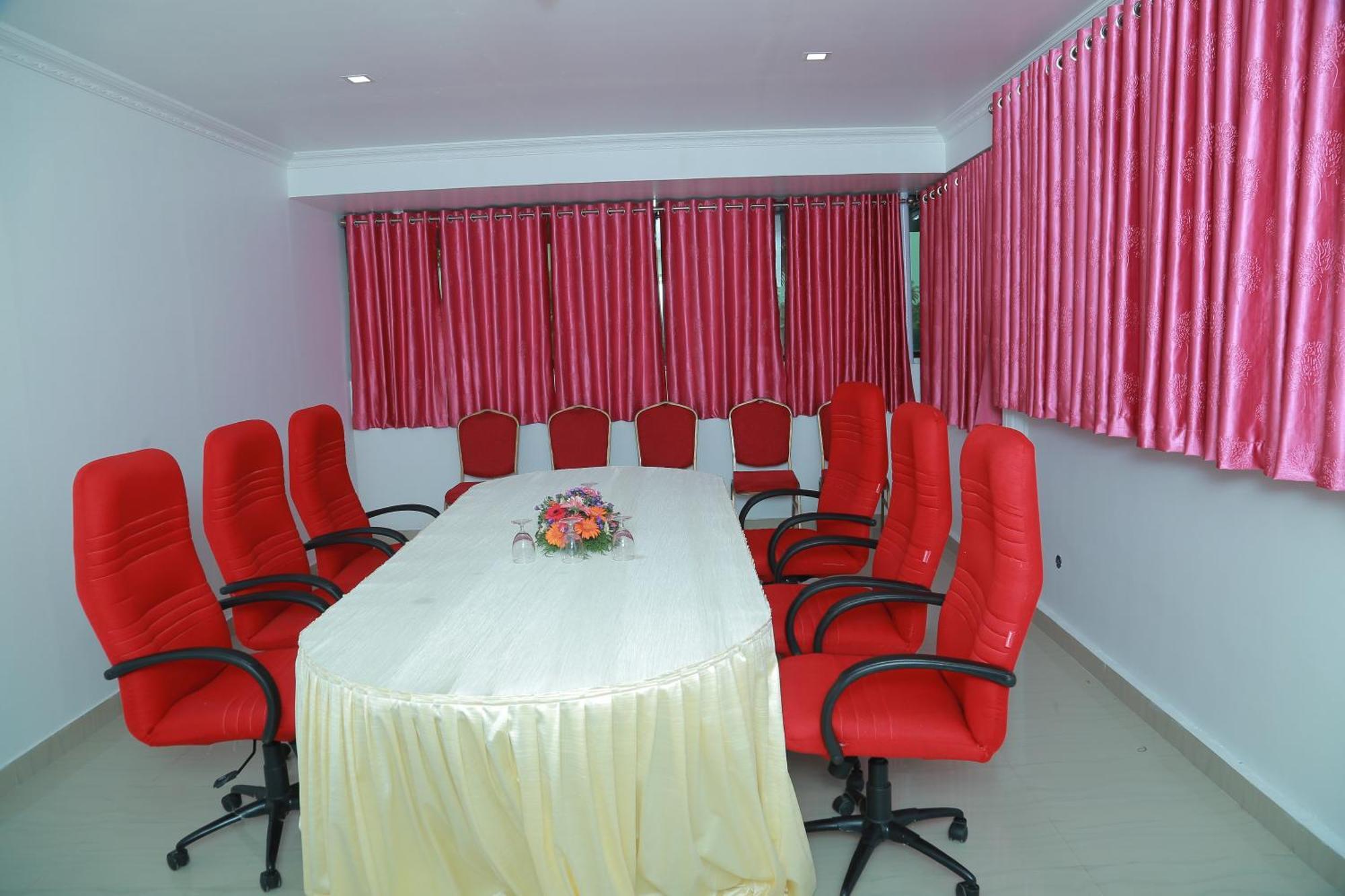 Hotel Savera Park Thrissur Esterno foto
