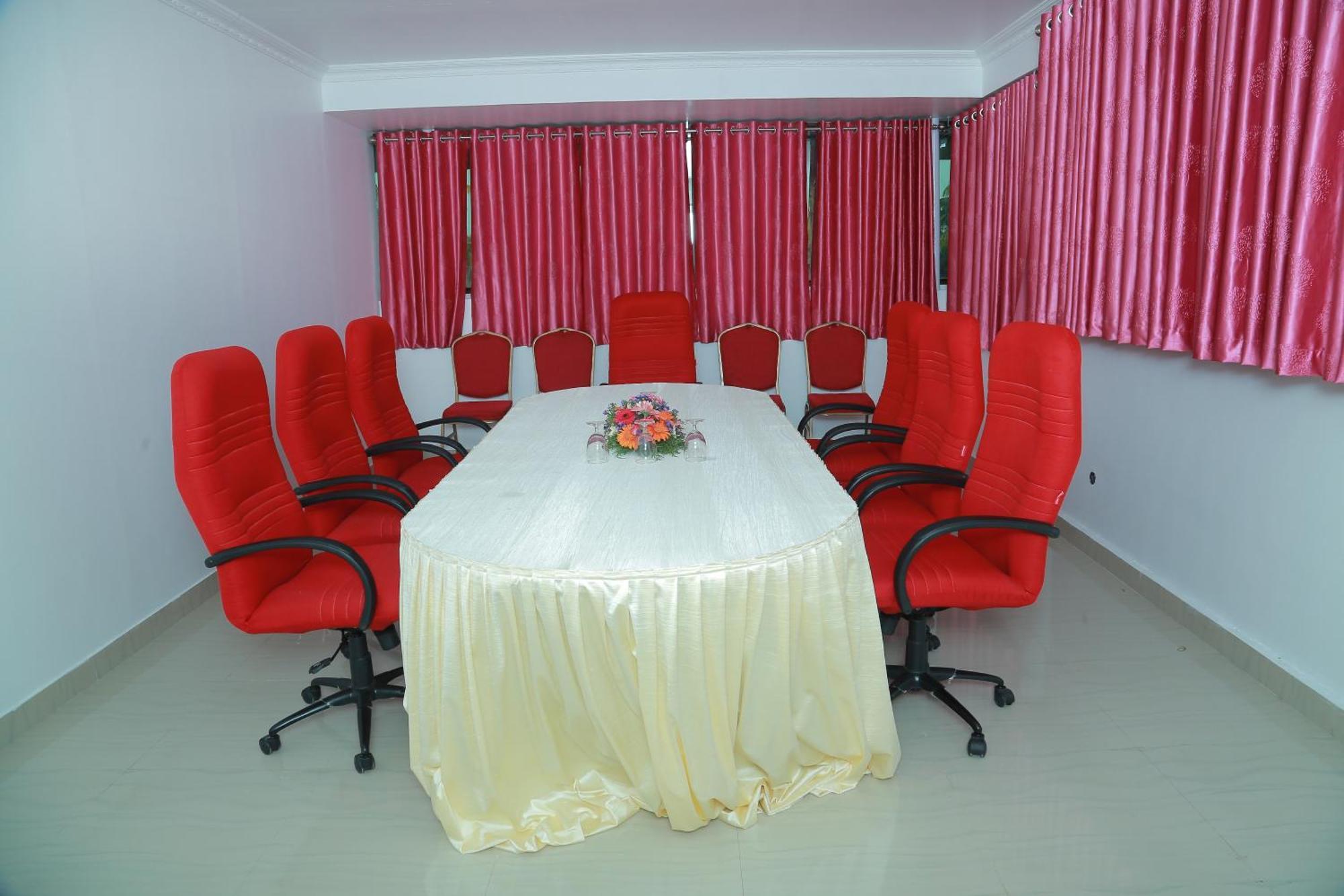 Hotel Savera Park Thrissur Esterno foto